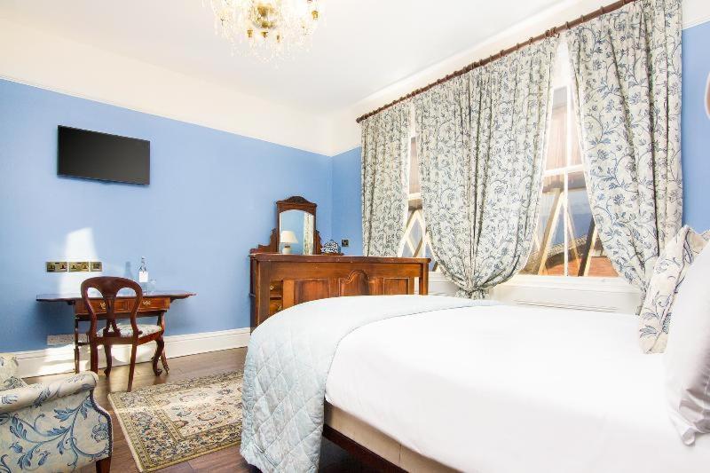 Clementine's 5* York